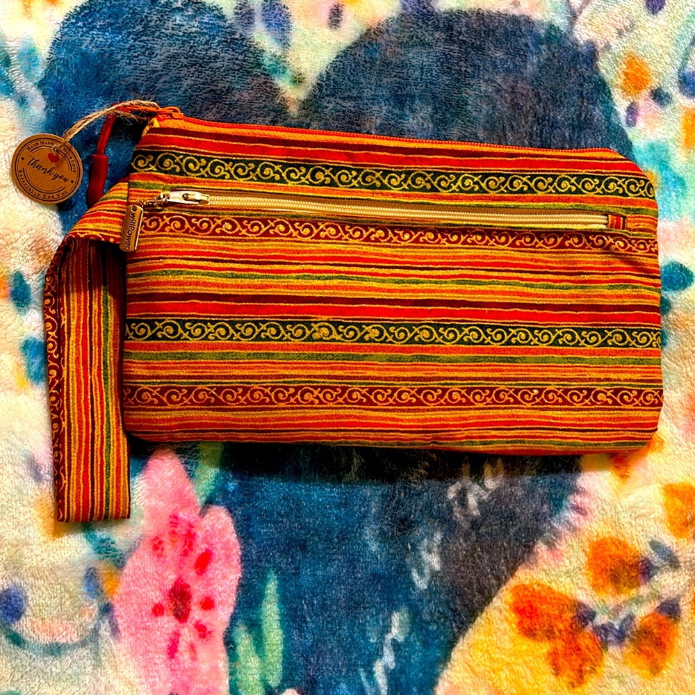 Wristlet purse